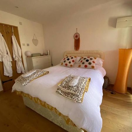 The Retreat, A Relaxing Getaway For Couples Appartement Hambrook Buitenkant foto