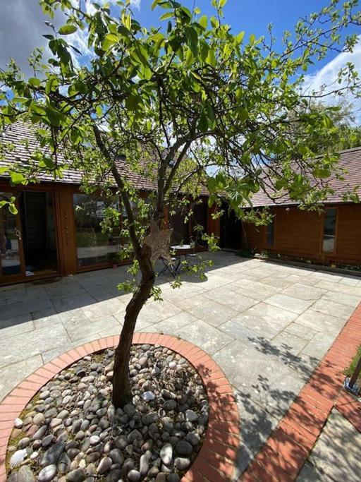 The Retreat, A Relaxing Getaway For Couples Appartement Hambrook Buitenkant foto