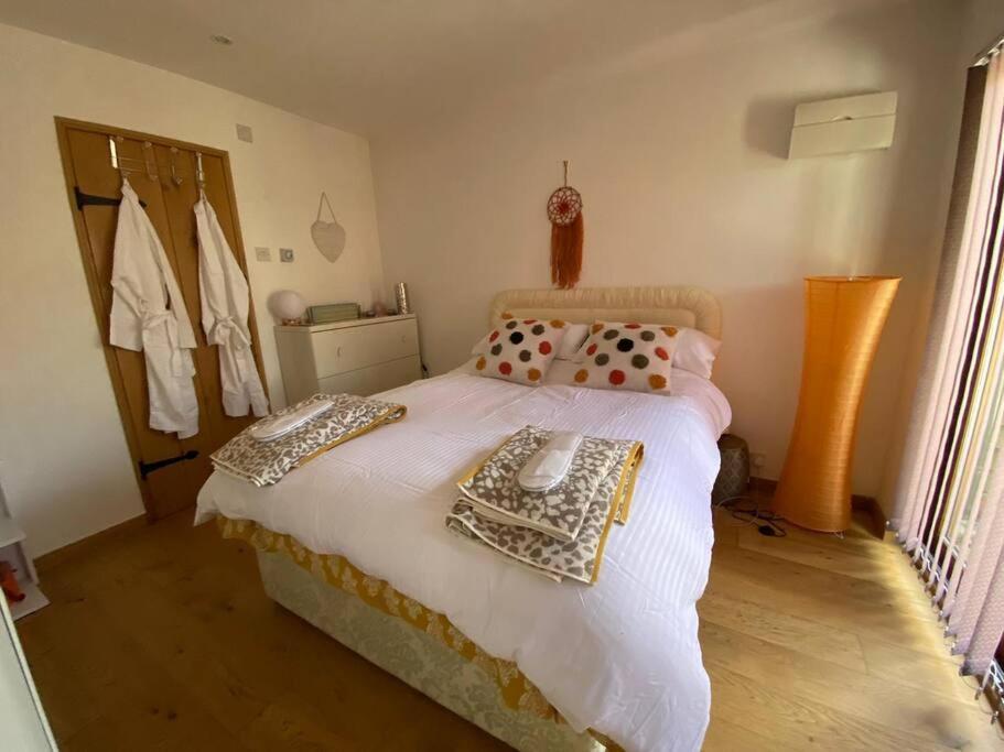 The Retreat, A Relaxing Getaway For Couples Appartement Hambrook Buitenkant foto